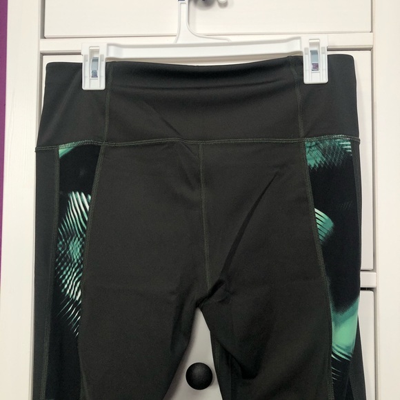 Women’s Under Armour Workout Leggings - L - Picture 13 of 15